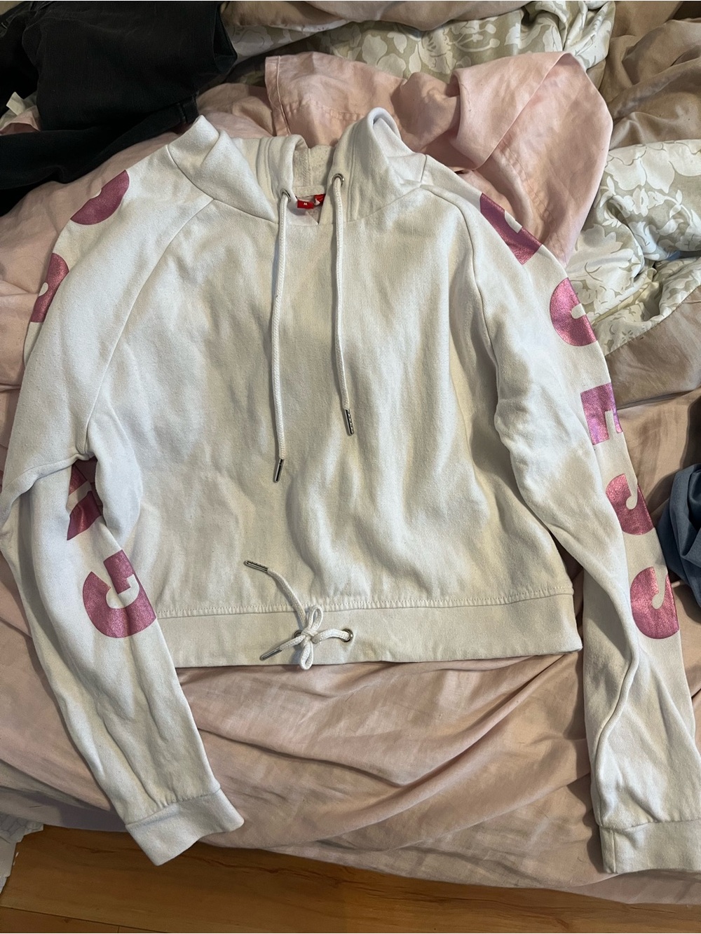 y2k chic drawstring Guess white and pink hoodie